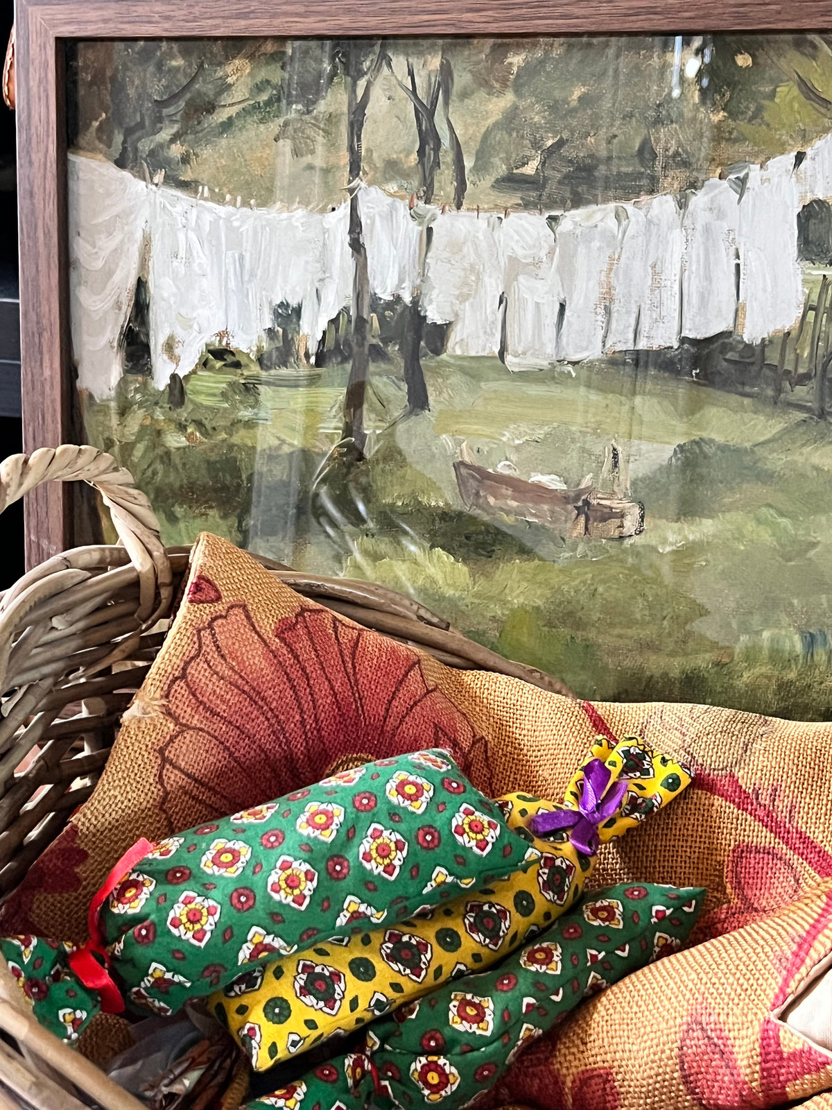 Comment intégrer le linge ancien dans une décoration contemporaine